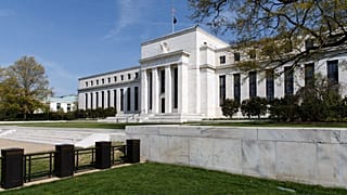 Federal Rezerv Sistemi Yönetim Kurulu'na ev sahipliği yapan ABD Federal Rezerv Bankası Binası, 25 Nisan 2014 Cuma günü Washington'da görülüyor. 