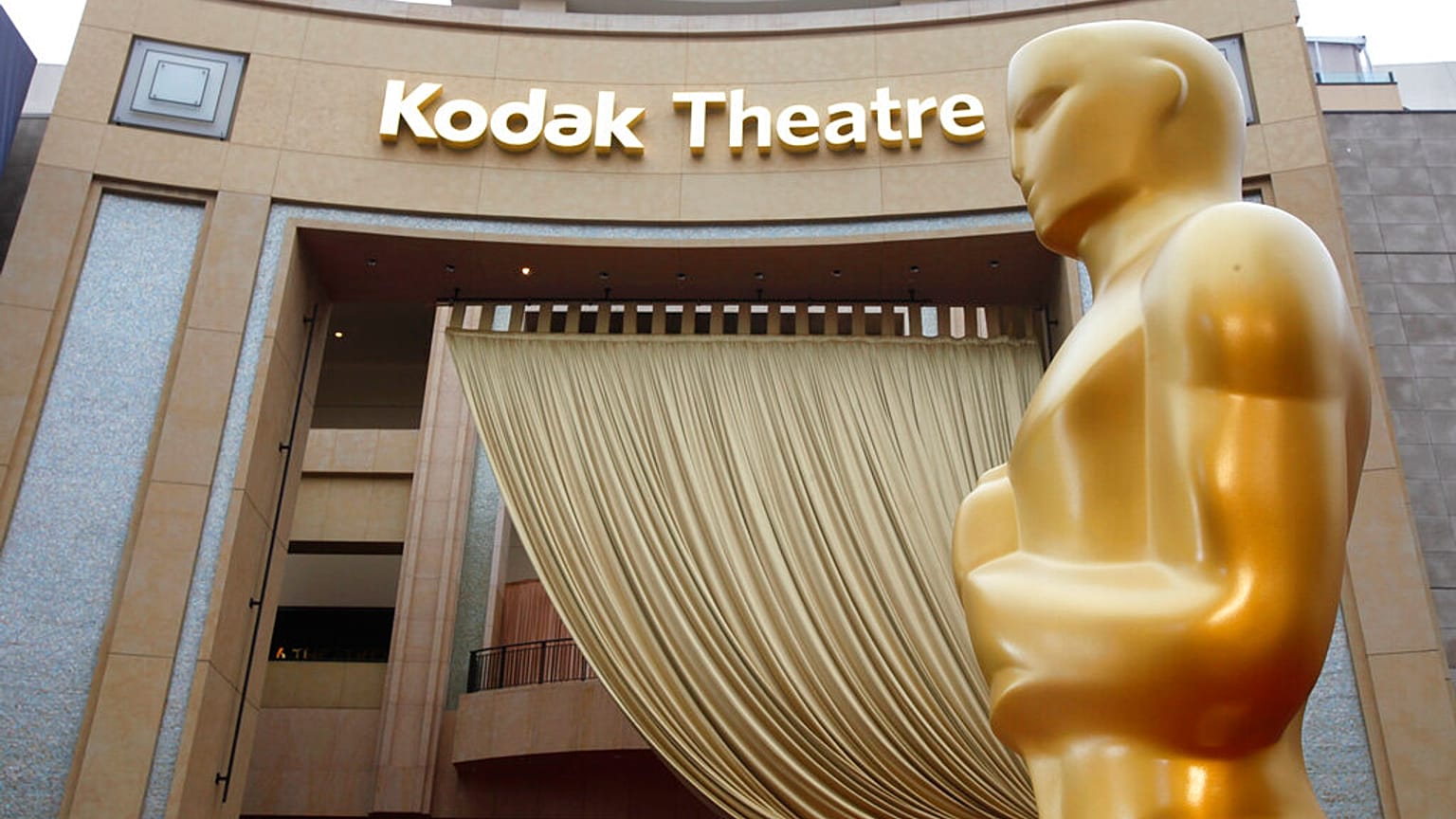 ARCHÍV: az akkor még Kodak-színház (ma már Dolby), a díjkiosztó szokásos helyszínének bejárata - Los Angeles, 2012. február 26.