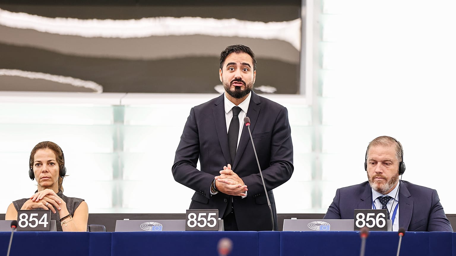 Nora Junco, Alvise ve Diego Solier Avrupa Parlamentosu'nda. 