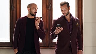 Andrew Tate ve kardeşi Tristan Tate, Romanya'nın başkenti Bükreş'te bir mahkemede görüldü, 15 Ekim 2024