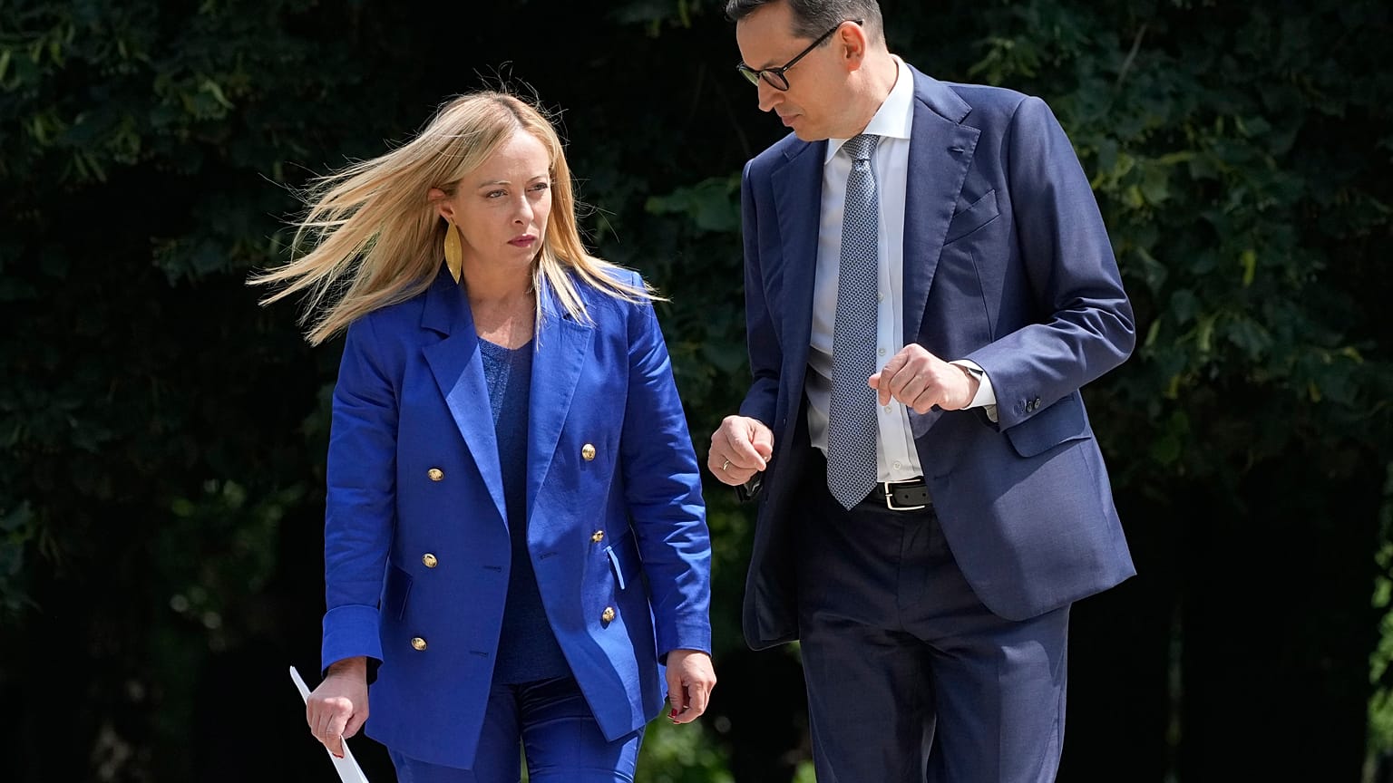 Mateusz Morawiecki volt lengyel miniszterelnök és Giorgia Meloni olasz miniszterelnök