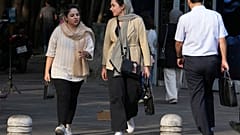 Deux femmes portant le hijab à Téhéran