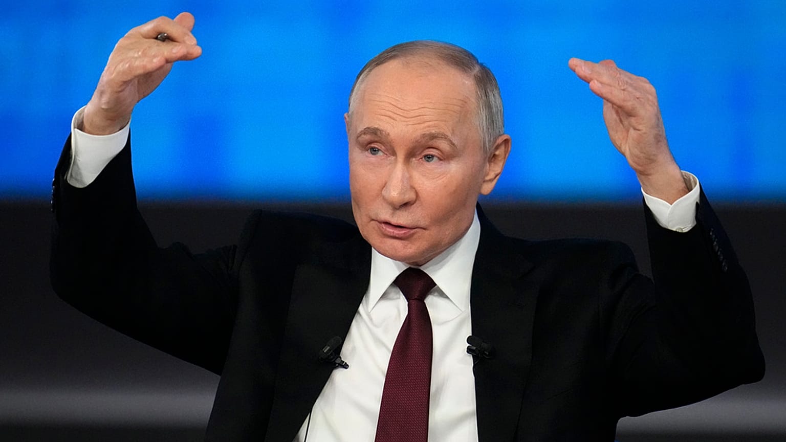 Vladimir Putin, Moskova'da düzenlenen yıllık basın toplantısında gazetecilerin sorularını yanıtlıyor, 19 Aralık 2024