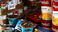 La Commission européenne a interdit l'utilisation de produits chimiques nocifs dans les matériaux en contact avec les aliments et les boissons.  