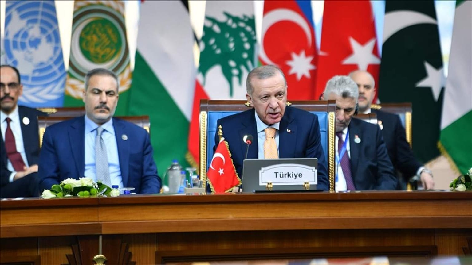Cumhurbaşkanı Erdoğan, Mısır'daki D-8 zirvesinde.