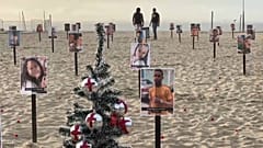 Organizacja pozarządowa Rio de Paz zorganizowała w środę demonstrację na plaży Copacabana, aby zażądać od rządu odpowiedzi na temat gwałtownych zgonów dzieci w Rio de Janeiro 