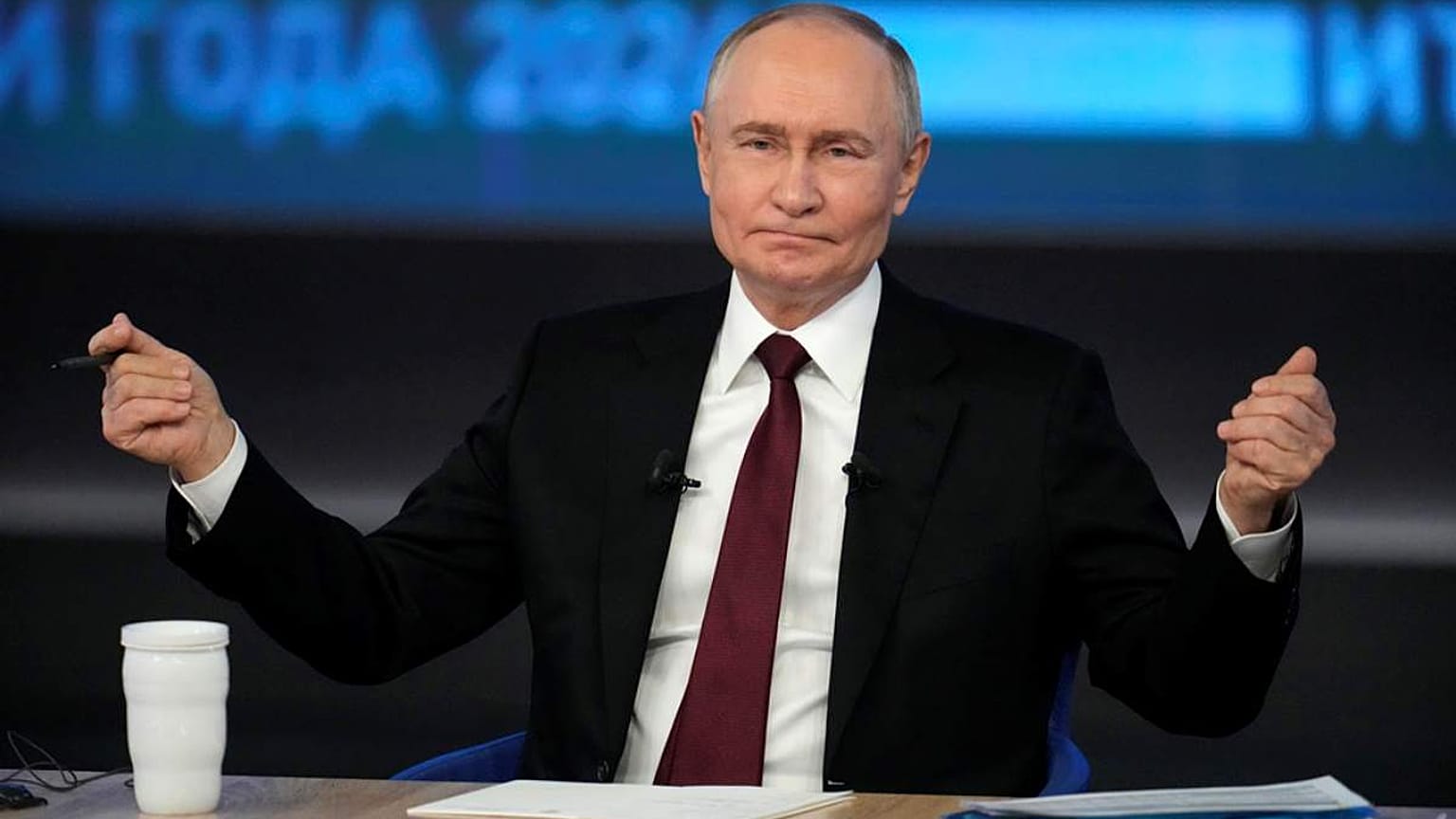 Rusya lideri Putin geleneksel hale getirdiği yıl sonu basın toplantısında.