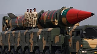 Misil Shahin-3 fabricado en Pakistán con una ojiva nuclear durante el desfile militar del Día Nacional de Pakistán en Islamabad el 23 de marzo de 2022