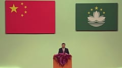 El Presidente chino, Xi Jinping, asiste a la toma de posesión del nuevo dirigente de Macao, Sam Hou Fai, que marca el 25 aniversario de la transferencia de soberanía de Macao desde Portugal.