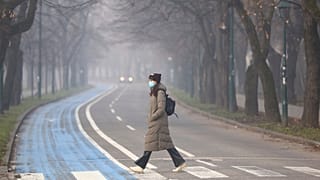 Без маски трудно передвигаться по Сараеву.