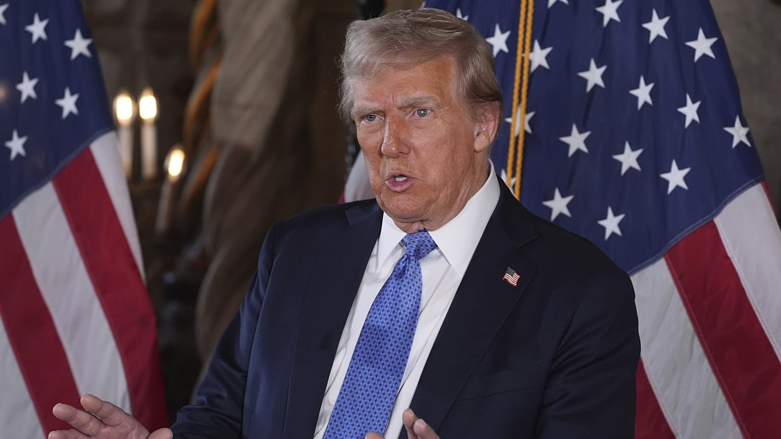 A megválasztott amerikai elnök Mar-a-Lago birtokán tartott sajtótájékoztatóján