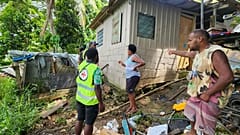 Situado en el Cinturón de Fuego del Pacífico, un cinturón de placas tectónicas y volcanes, Vanuatu se ve sacudido periódicamente por terremotos