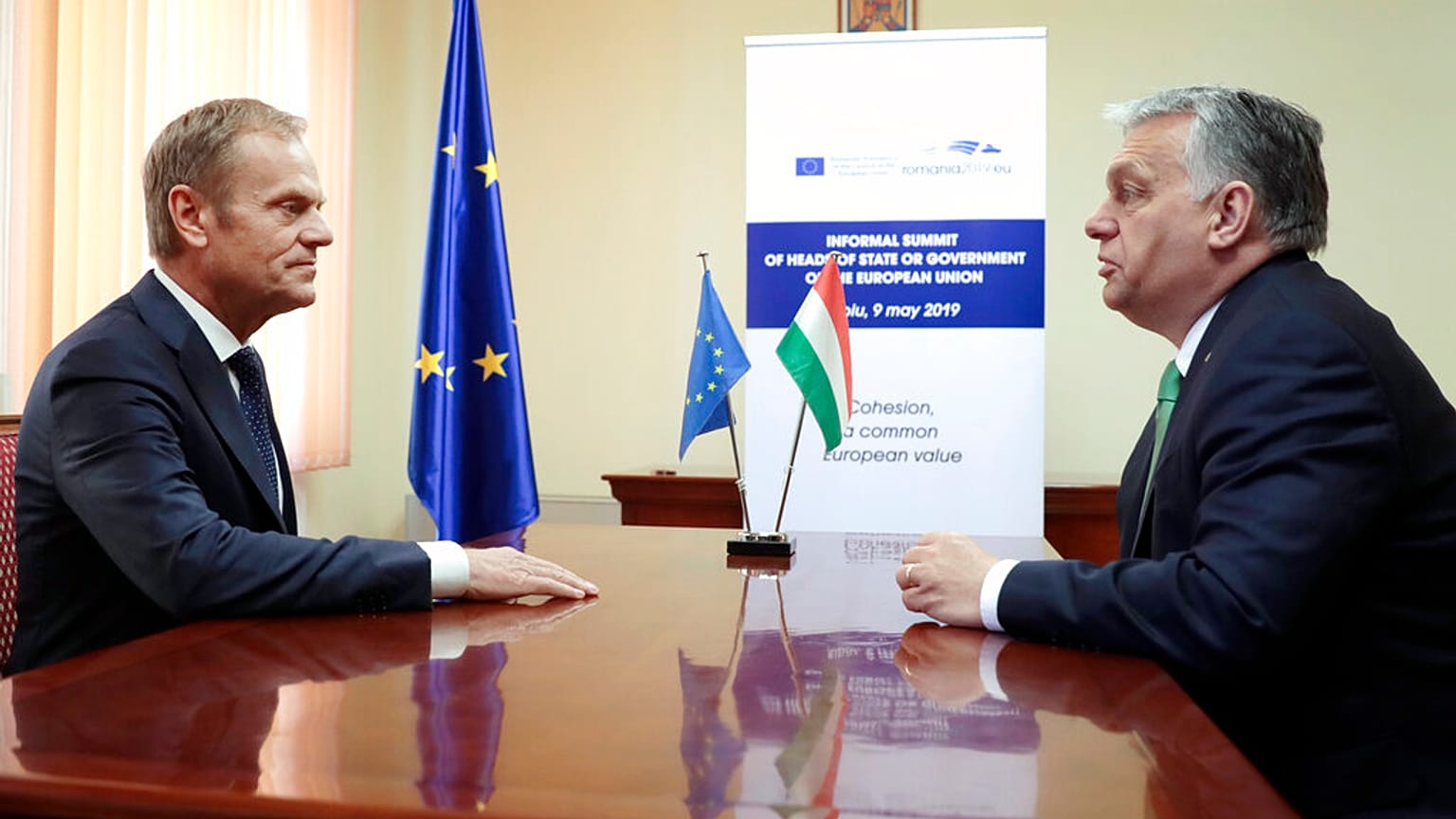 I primi ministri di Polonia e Ungheria, Donald Tusk (a sinistra) e Viktor Orban
