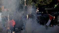 اشتباكات بين شباب فلسطينيين وقوات الأمن الفلسطينية في الضفة الغربية التي تحتلها إسرائيل، الاثنين 16 ديسمبر 2024. 