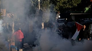 اشتباكات بين شباب فلسطينيين وقوات الأمن الفلسطينية في الضفة الغربية التي تحتلها إسرائيل، الاثنين 16 ديسمبر 2024. 