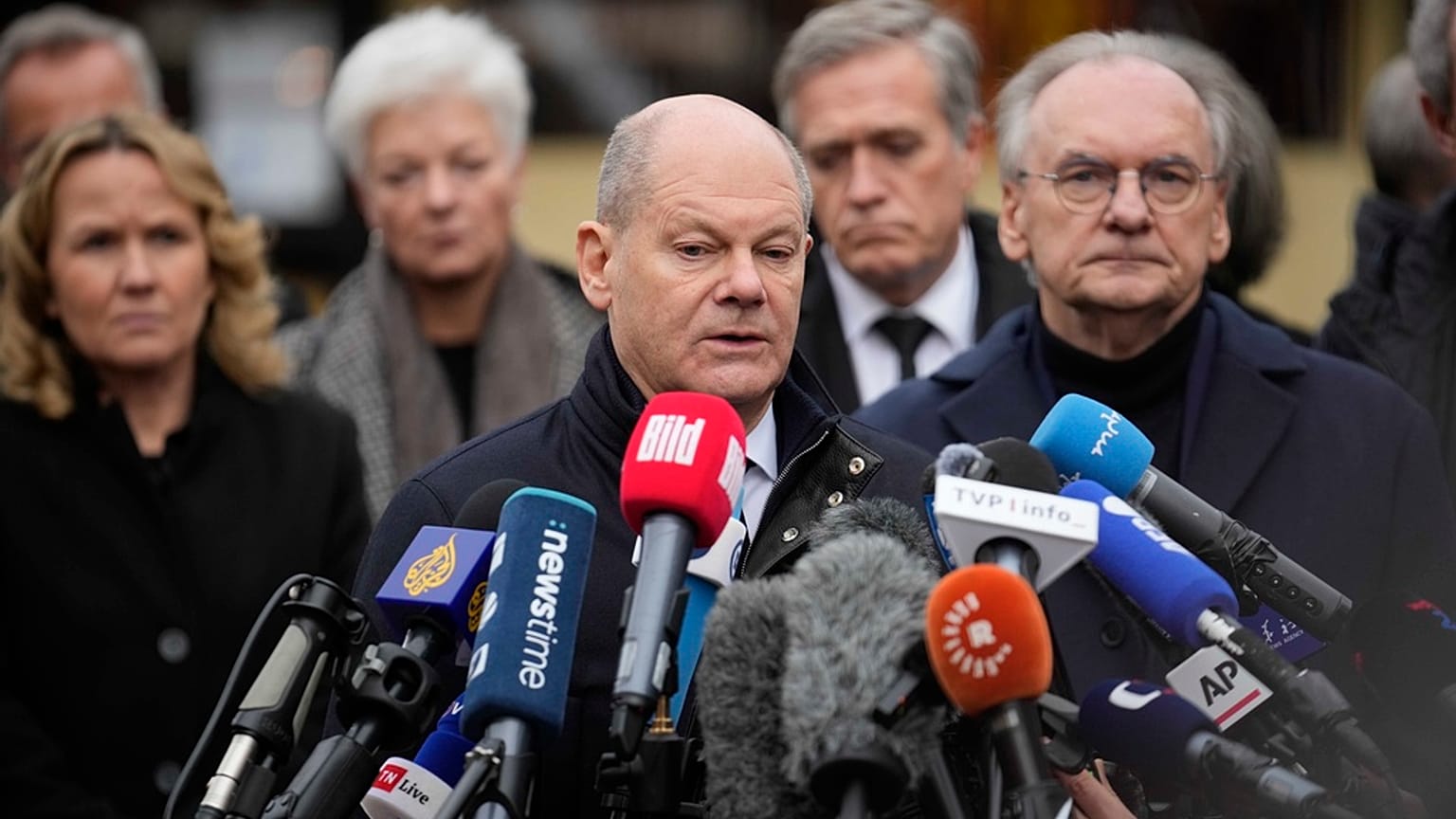 Olaf Scholz durante la conferenza stampa a Magdeburgo