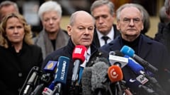 Olaf Scholz durante la conferenza stampa a Magdeburgo