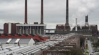 Almanya'nın Wolfsburg kentinde, Alman otomobil üreticisi VW çalışanlarının grevi sırasında Volkswagen'in ana fabrikası görülüyor, 9 Aralık 2024.