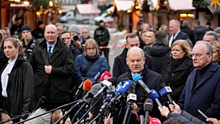 Olaf Scholz llega al lugar donde se produjo el ataque con un coche en Magdeburgo