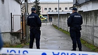 Rendőrök a zágrábi iskola épülete előtt - 2024. december 20.