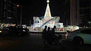 Nijerya'nın Lagos kentinde Noel öncesi hazırlanan süslemeden bir fotoğraf, 20 Aralık 2024