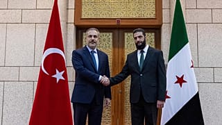 رجل دمشق القوي أحمد الشرع الجولاني سابقا يلتقى وزير الخارجية التركي هاكان فيدان في أول زيارة له إلى سوريا 