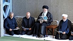 علی خامنه‌ای در کنار سران سه قوه جمهوری اسلامی