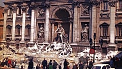 L'emblématique fontaine de Trevi, à Rome, est à nouveau ouverte au public.