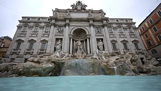 Az újranyitott Trevi-kút