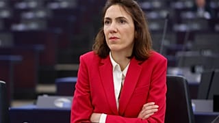 Ameaçados de expulsão, dois eurodeputados búlgaros abandonam o grupo político Renew Europe