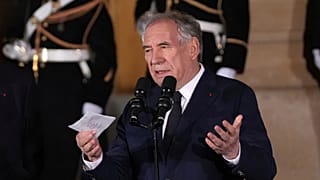 Yeni Başbakan François Bayrou, 13 Aralık 2024 Cuma günü Paris'teki Başbakanlık konutunda gerçekleşen devir teslim töreninin ardından konuştu.