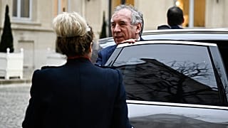 François Bayrou érkezik új kormányának listájával az  Elysée-palotába