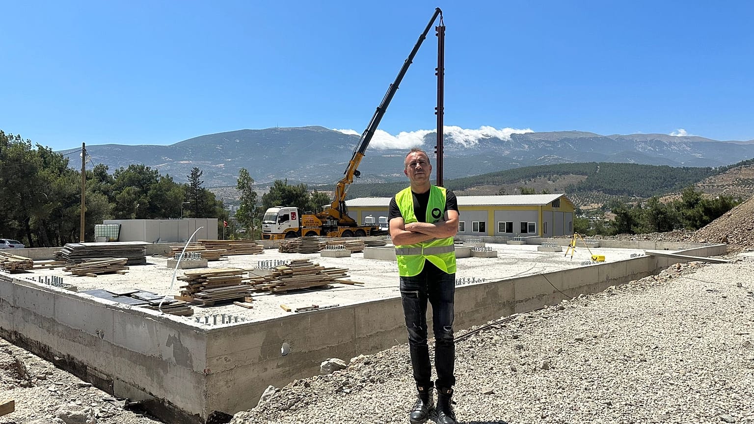 Haluk Levent, kurucusu olduğu sivil toplum kuruluşu Ahbap ile 6 Şubat depremlerinin etkili olduğu Hatay'da, 7 Temmuz 2023