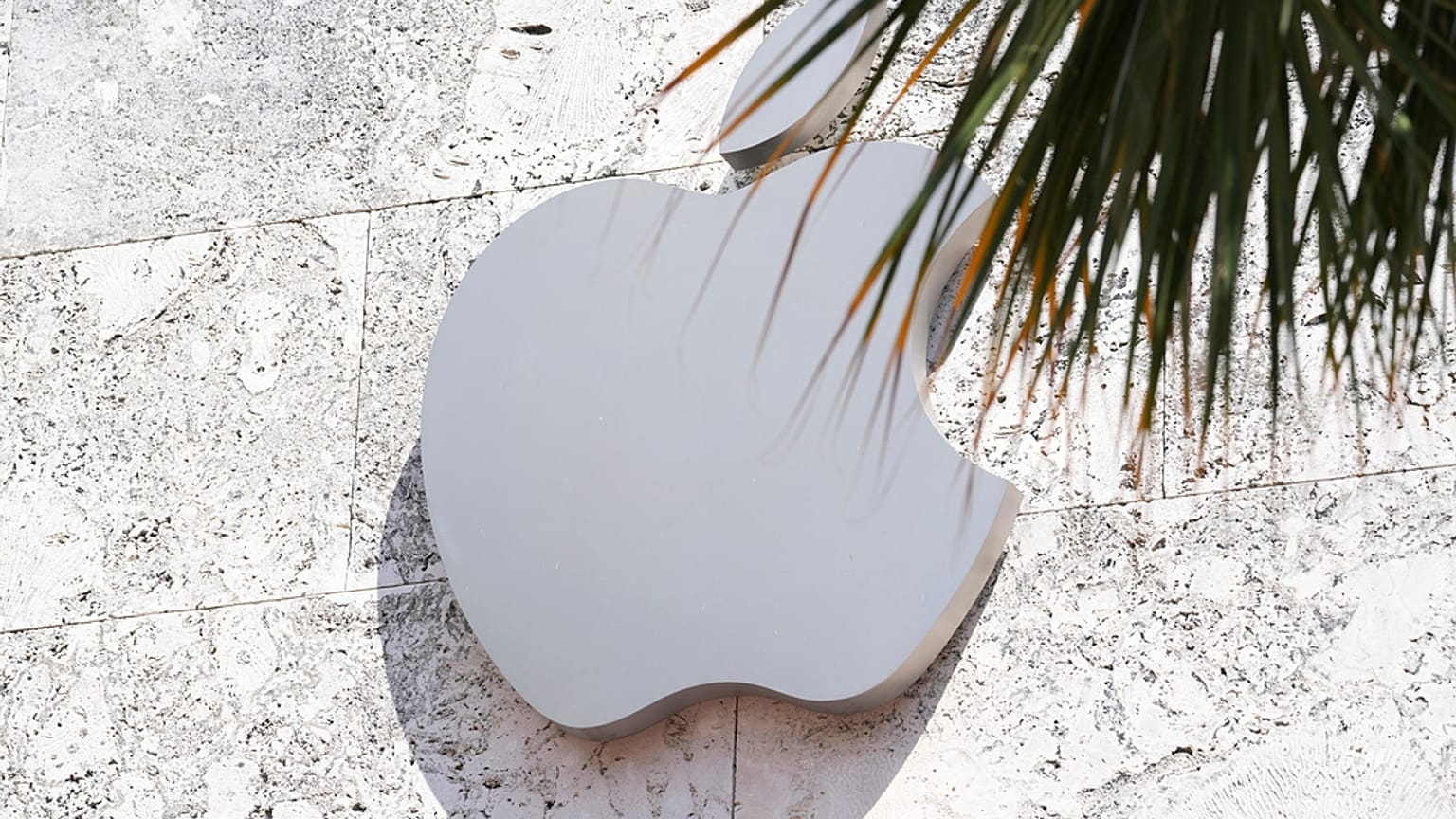 Apple fue multada en abril con 500 millones de euros por incumplimiento de la Ley del Mercado Digital (DMA).