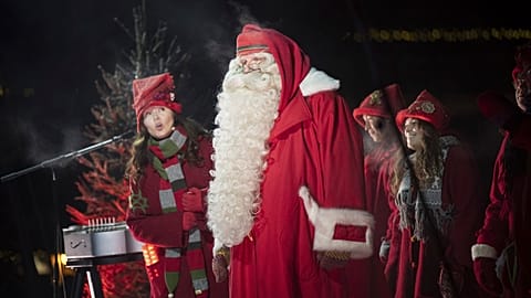Soupes chaudes et pudding dans des assiettes gelées - comment profiter d'un dîner de Noël dans un restaurant de glace du Cercle arctique ?