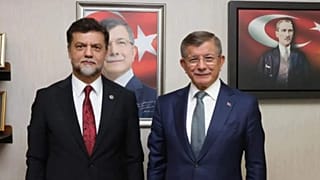 Nedim Yamalı ve Ahmet Davutoğlu.