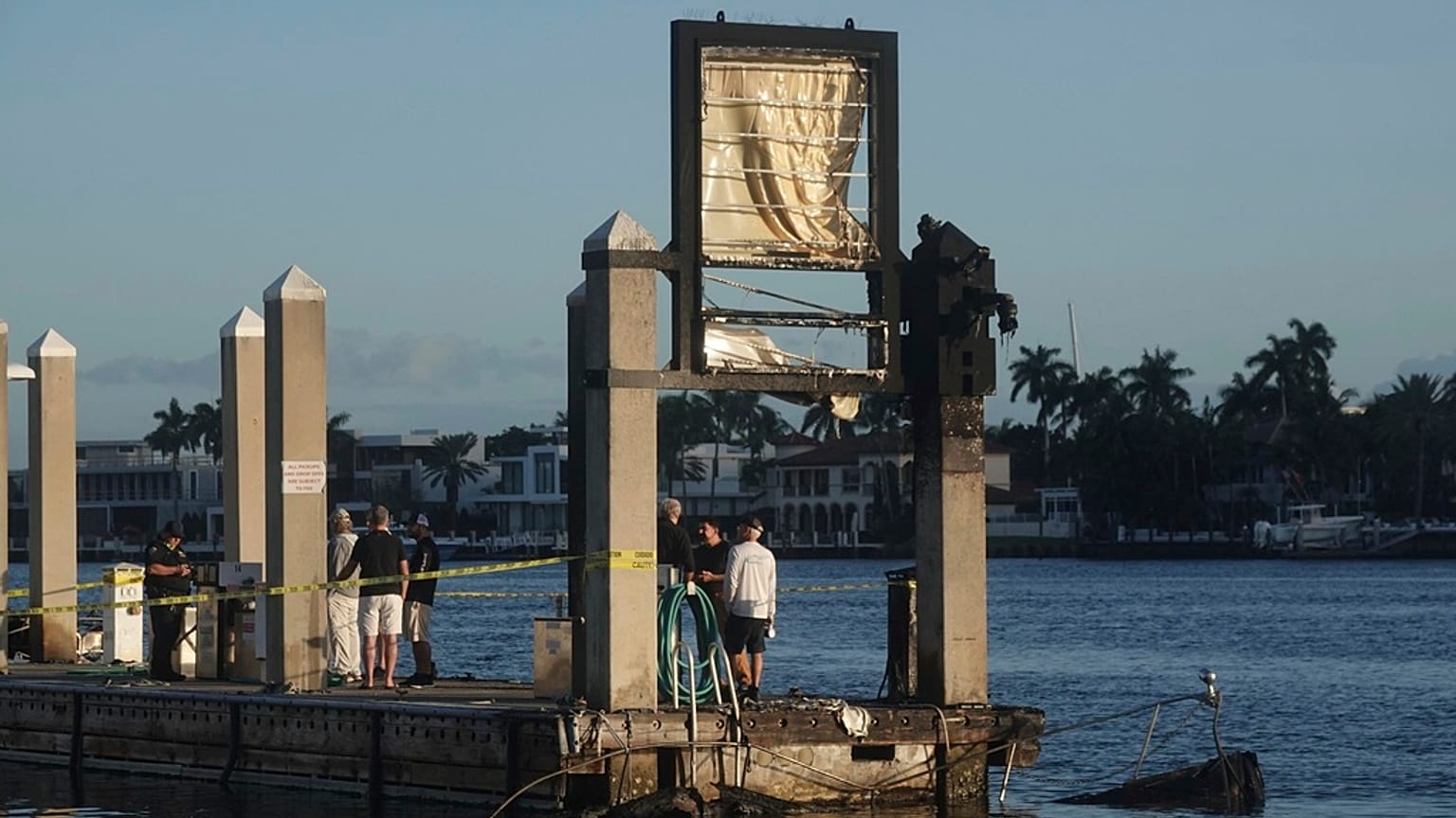 Florida'da bulunan Lauderdale yat limanının patlama sonrasındaki görünümü, 24 Aralık 2024