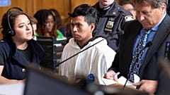 Sebastian Zapeta, acusado de incendiar uma mulher dentro de uma carruagem do metro de Nova Iorque, comparece em tribunal, 24 de dezembro de 2024