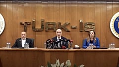 Üç işçi konfederasyonu DİSK,TÜRK-İŞ ve HAK-İŞ, Türk-İş genel merkezinde ortak basın toplası düzenledi.