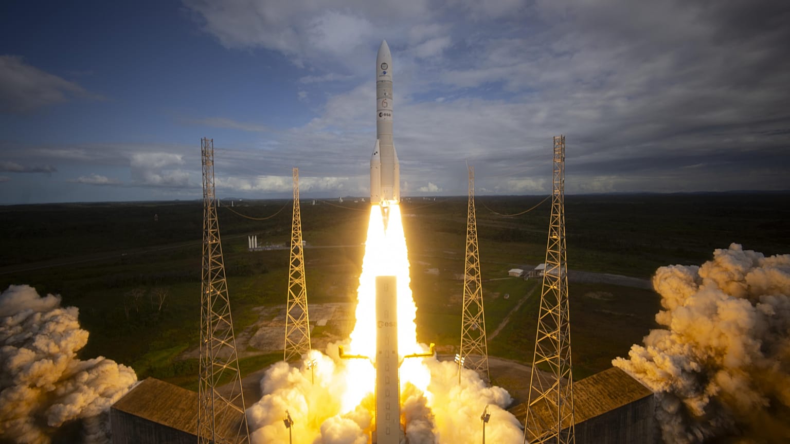 O Ariane 6 é lançado para o céu a 9 de julho de 2024.