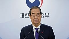 Han Duck-szu, Dél-Korea hivatalban lévő elnöke beszél a kormány épületében Szöulban, Dél-Koreában 2024. december 26-án, csütörtökön.
