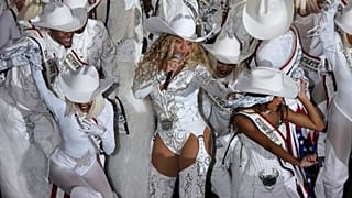 Beyoncé triunfa con su actuación en el partido de Navidad de la NFL y anuncia algo para enero de 2025
