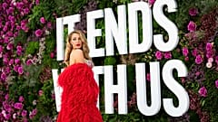 بليك ليفلي عند وصولها إلى حفل عرض فيلم ”It 'Ends With Us“ في المملكة المتحدة يوم الخميس 08 آب/أغسطس 2024 في لندن.