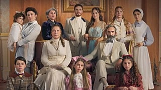 NOW'da Pazar akşamları yayınlanan “Şakir Paşa Ailesi: Mucizeler Ve Skandallar” dizinden bir fotoğraf.