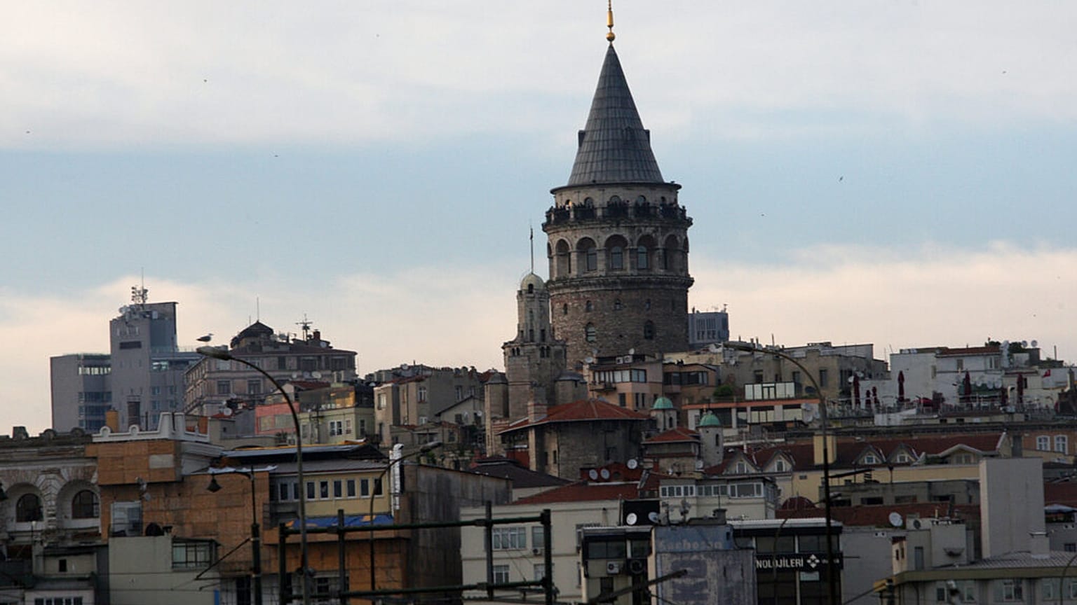 İstanbul'un turistik mekanlarından Galata Kulesi'nin görünümü, 10 Mayıs 2011