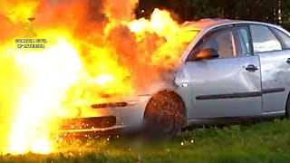 Carro incendiado com térmite - YouTuber HRom
