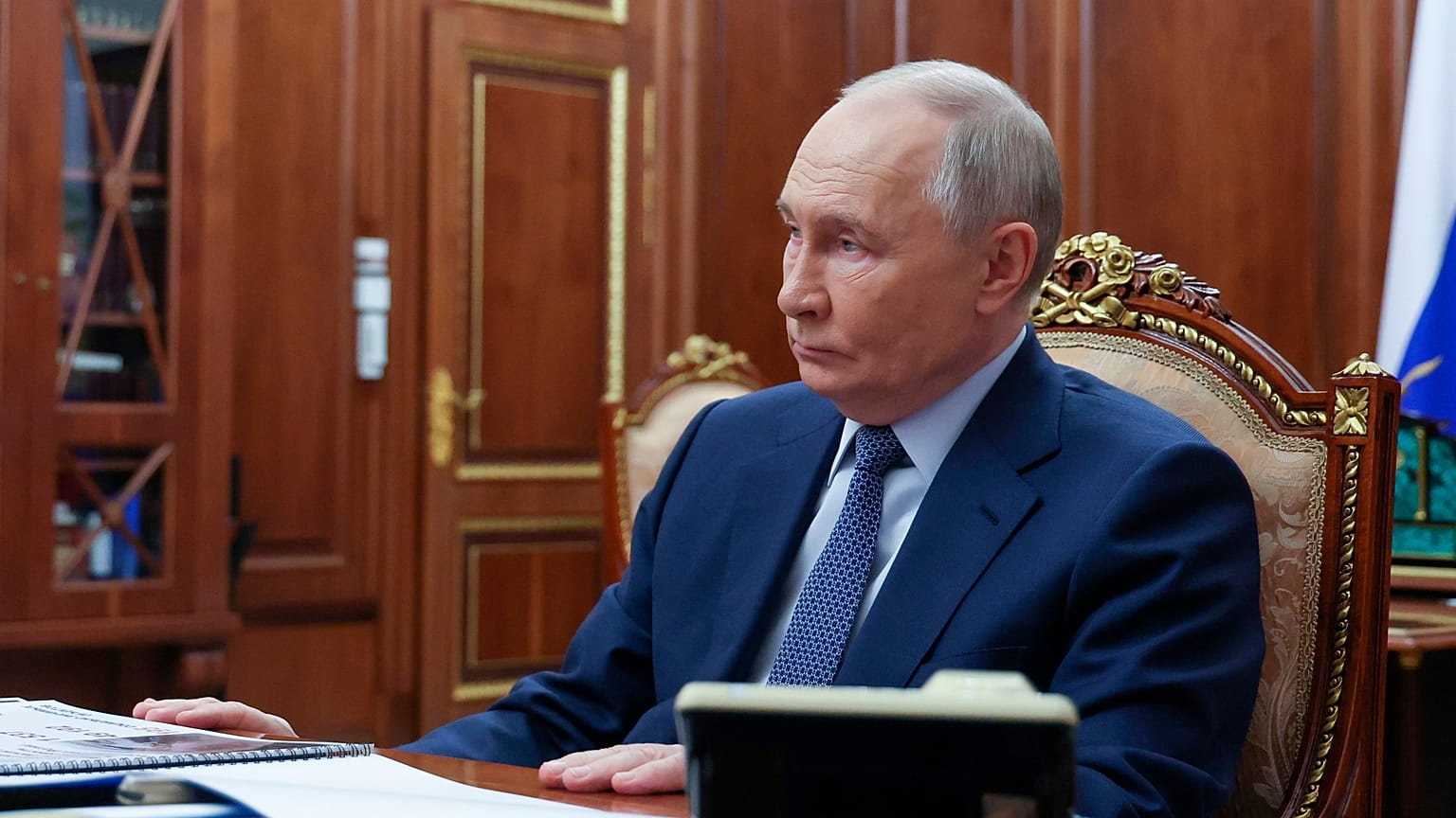 Rusya Devlet Başkanı Vladimir Putin, Acil Durumlar Bakanı Alexander Kurenkov ile Kremlin'de bir araya geldi, 27 Aralık 2024