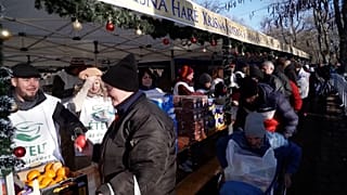 Ungarn Weihnachtsverteilung von Lebensmitteln