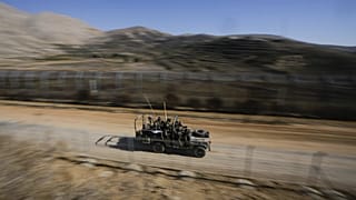 İsrail askerleri Suriye topraklarında koridor kurdu.