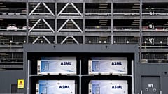 Contendores con el logo de la compañía con sede en Países Bajos